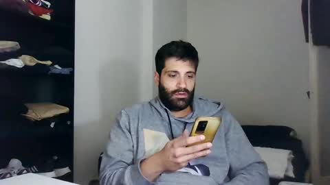 italianboybcn online show from February 26, 9:32 am