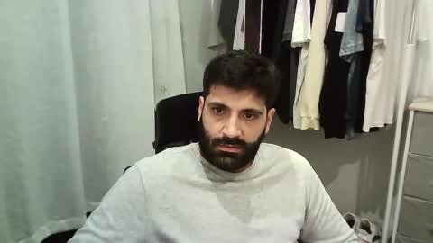 italianboybcn online show from October 9, 7:34 pm