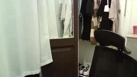 italianboybcn online show from November 15, 9:11 pm