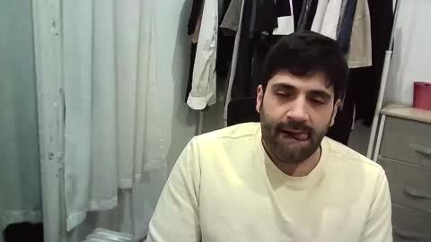 italianboybcn online show from December 21, 7:37 am