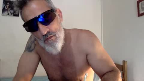 Snapshot of italiankingstripper chatting on February 5, 3:05 pm italiankingstripper online show from February 5, 3:05 pm