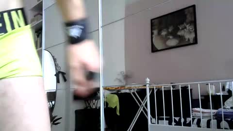 italianmonsterD online show from September 10, 10:04 am