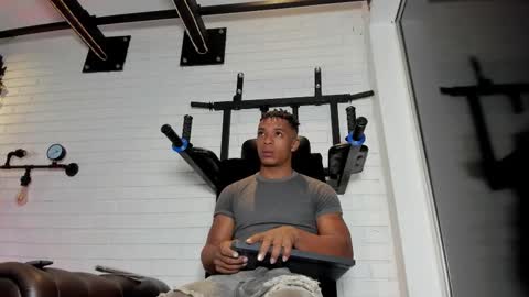 Italo Moore online show from October 17, 11:35 am