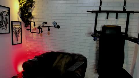 Italo Moore online show from October 20, 11:21 am