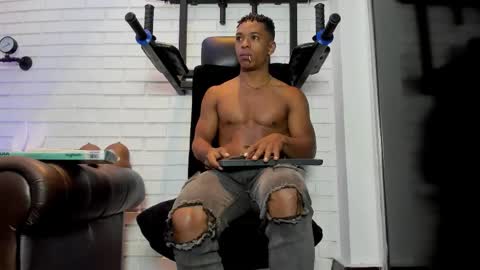 Italo Moore online show from October 22, 11:21 am