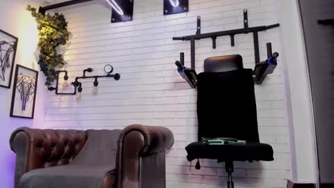 Italo Moore online show from October 24, 11:17 am