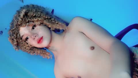 EZZIE online show from January 29, 6:28 pm