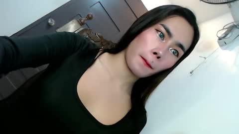 Snapshot of its_me_vanesa chatting on November 17, 12:11 pm its_me_vanesa online show from November 17, 12:11 pm