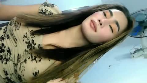 Snapshot of its_me_vanesa chatting on February 6, 3:00 am its_me_vanesa online show from February 6, 3:00 am