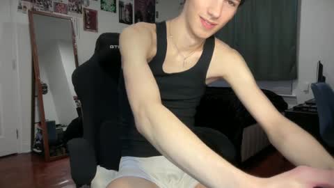Snapshot of its_rowan chatting on July 4, 12:50 am Rowan online show from July 4, 12:50 am