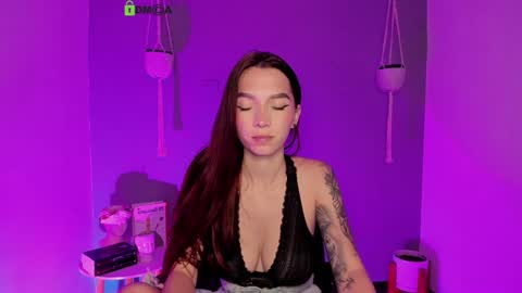 Snapshot of itscamill chatting on January 5, 1:56 am camill online show from January 5, 1:56 am