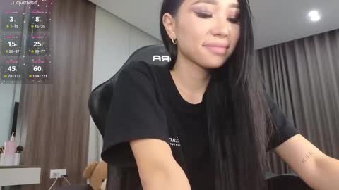 Queen Liya online show from March 12, 9:03 pm