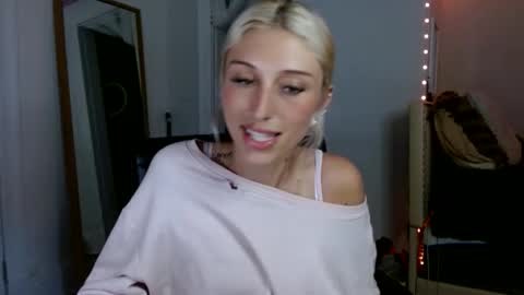 Snapshot of itsirelandbby chatting on April 16, 7:25 pm itsirelandbby online show from April 16, 7:25 pm