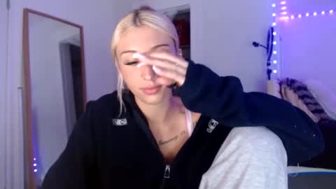Snapshot of itsirelandbby chatting on April 21, 6:23 pm itsirelandbby online show from April 21, 6:23 pm