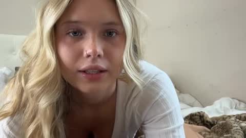 OF  madisynmaee online show from September 9, 3:44 pm