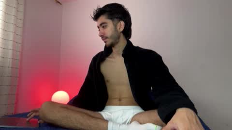 itsmartin_ online show from February 16, 2:24 pm