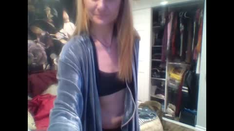 itsmekrissy online show from June 12, 10:58 am