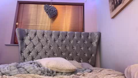 Lola online show from December 6, 9:46 pm