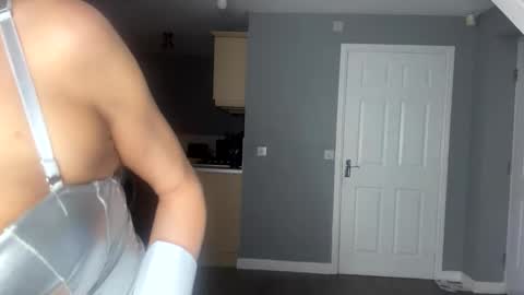 Lola online show from October 14, 5:25 pm