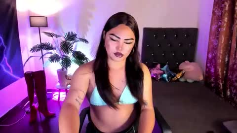 Snapshot of itsmesianaa29 chatting on April 9, 2:22 am Siana online show from April 9, 2:22 am
