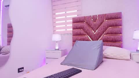 Itspia  online show from February 14, 7:10 pm