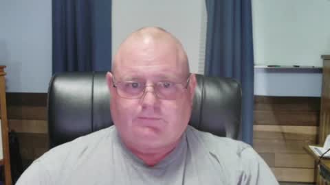 Snapshot of itstime2unwind chatting on August 4, 6:10 pm itstime2unwind online show from August 4, 6:10 pm