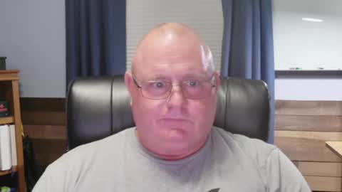 Snapshot of itstime2unwind chatting on August 5, 6:44 pm itstime2unwind online show from August 5, 6:44 pm