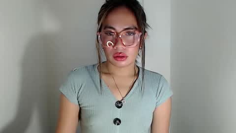 itsurgil_kloeh online show from November 25, 3:06 am