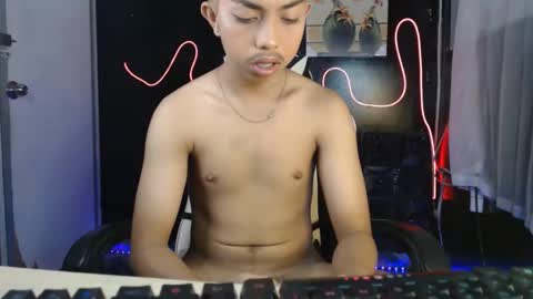 Snapshot of itsyourcummerboy_xx chatting on April 20, 7:48 pm Kyle online show from April 20, 7:48 pm