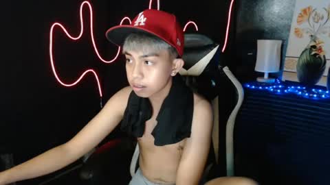 Snapshot of itsyourcummerboy_xx chatting on June 17, 3:24 pm Kyle online show from June 17, 3:24 pm