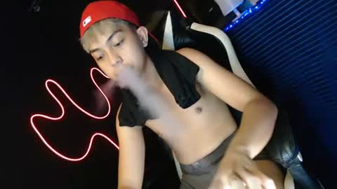 Snapshot of itsyourcummerboy_xx chatting on June 18, 9:14 am Kyle online show from June 18, 9:14 am