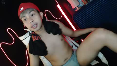 Snapshot of itsyourcummerboy_xx chatting on July 5, 2:24 pm Kyle online show from July 5, 2:24 pm