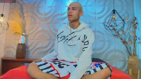 itszairen online show from March 26, 3:23 am