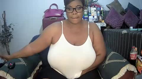 Snapshot of itumeleng74 chatting on February 3, 6:17 pm itumeleng74 online show from February 3, 6:17 pm