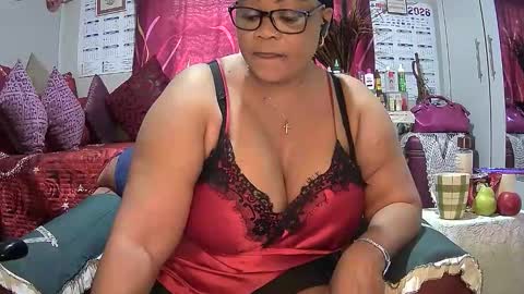 itumeleng74 online show from April 12, 6:18 am