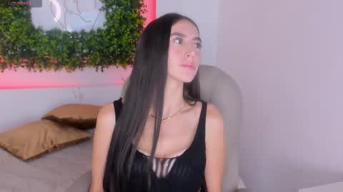 Itzel  online show from February 4, 12:11 pm