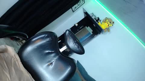 y  online show from January 8, 7:10 am