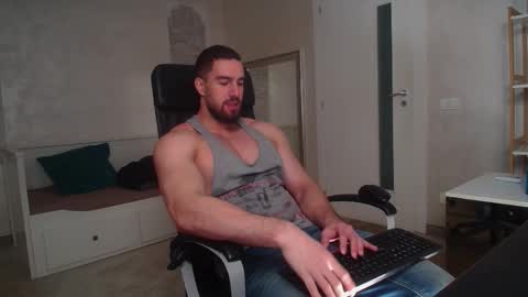 Snapshot of ivanhydee chatting on February 3, 5:38 am IvanHydee online show from February 3, 5:38 am