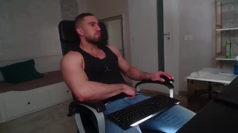 Snapshot of ivanhydee chatting on February 8, 5:33 am IvanHydee online show from February 8, 5:33 am