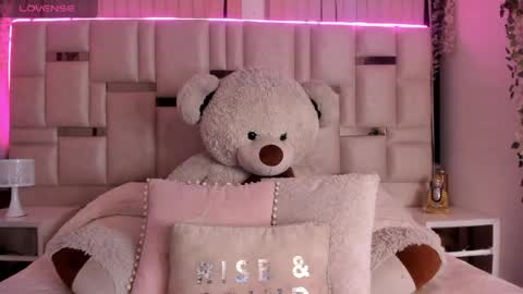 Snapshot of ivanna_west chatting on June 7, 3:21 am Ivanna West online show from June 7, 3:21 am