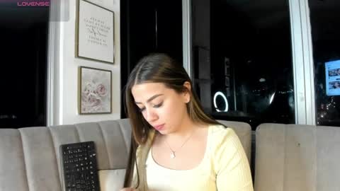 Snapshot of ivanna_west chatting on June 24, 9:52 am Ivanna West online show from June 24, 9:52 am