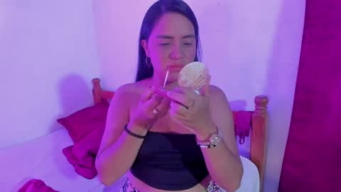 Snapshot of ivannaa18 chatting on May 25, 2:06 am ivannaa18 online show from May 25, 2:06 am