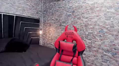 Ivis  online show from February 10, 5:41 pm