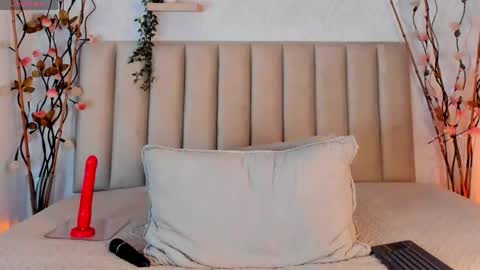 Snapshot of ivone_adams chatting on April 18, 8:42 pm Ivone Adams online show from April 18, 8:42 pm