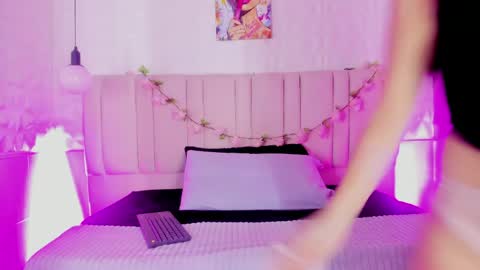 Snapshot of ivonne_valencia chatting on May 2, 1:05 pm ivonne_valencia online show from May 2, 1:05 pm