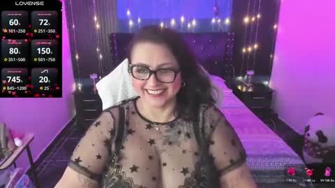 Snapshot of ivonnee17_ chatting on June 23, 2:09 am Ivonne online show from June 23, 2:09 am