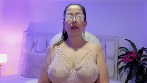 N A T H A L Y   online show from October 9, 4:10 am