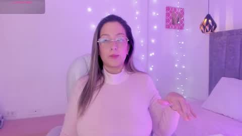 N A T H A L Y   online show from January 7, 4:04 am