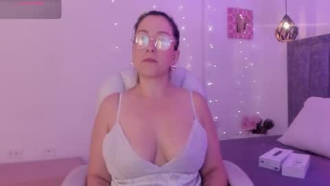 N A T H A L Y   online show from January 13, 4:29 am