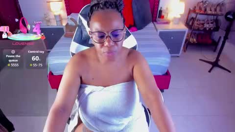 Snapshot of ivonsanchez chatting on September 9, 3:17 am IVONSANCHEZ online show from September 9, 3:17 am